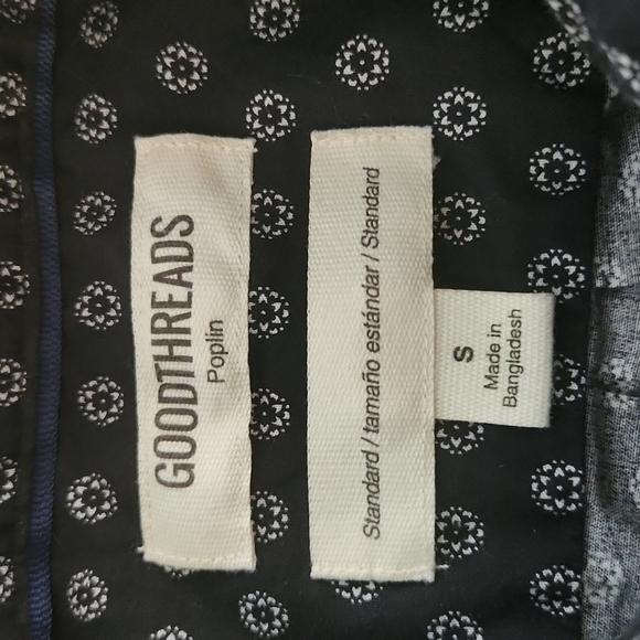 3/$20 Good Threads Navy Blue Floral Print Button-Up Shirt - Picture 5 of 9